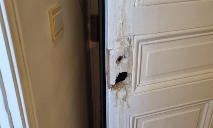 Pose de serrures de sûreté 3 points sur les portes fracturées à Cogolin